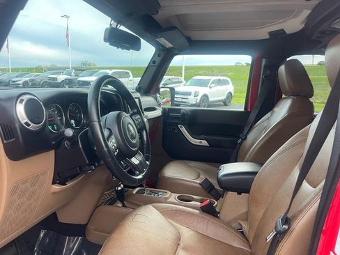 Used 2014 Jeep Wrangler Unlimited Sahara w/ Connectivity Group AWD/4WD image 17