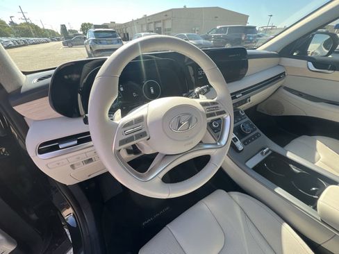 Used 2023 Hyundai Palisade Limited image 2