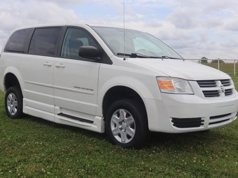 Used 2010 Dodge Grand Caravan SE w/ Popular Equipment Group FWD image 2