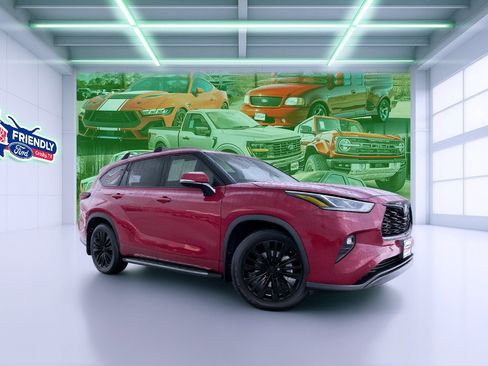 Used 2024 Toyota Highlander Platinum image 1