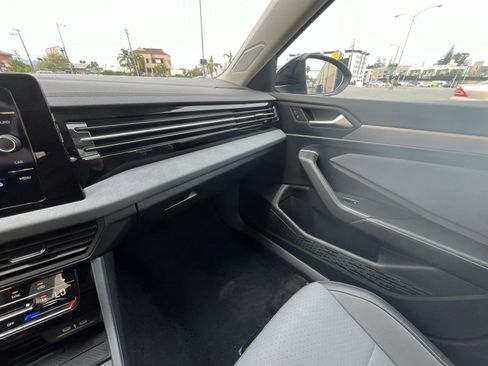 Used 2025 Volkswagen Jetta SE image 35