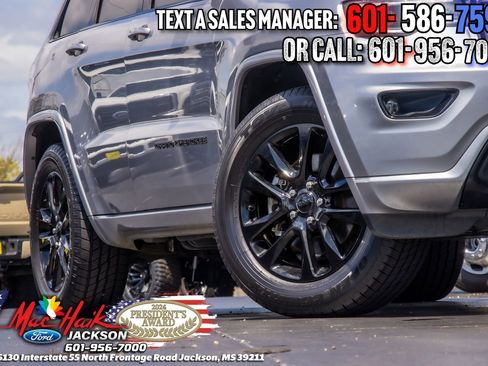 Used 2021 Jeep Grand Cherokee Laredo X RWD image 2