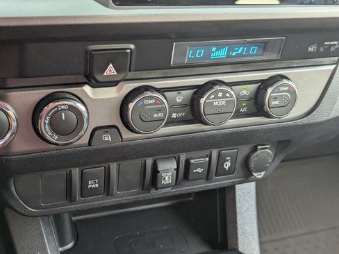 Used 2023 Toyota Tacoma TRD Off-Road image 29