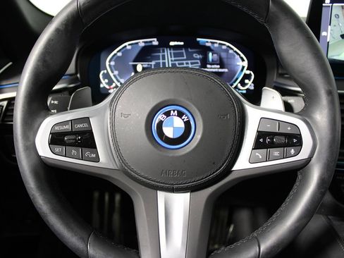 Used 2023 BMW 530e w/ M Sport Package image 6