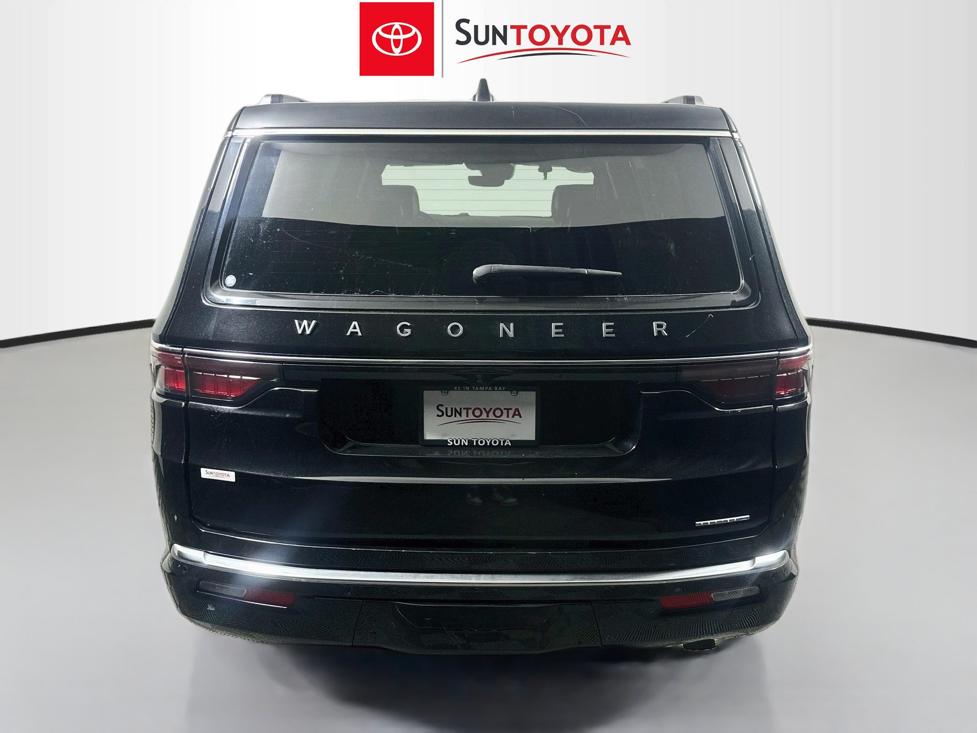 Used 2024 Jeep Wagoneer Series III AWD/4WD image 5