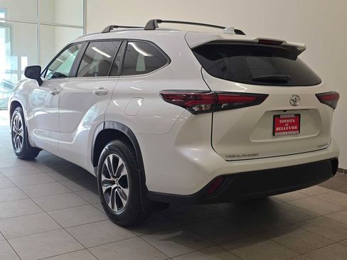 Certified 2024 Toyota Highlander XLE AWD/4WD image 4