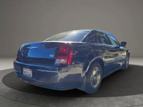 Used 2005 Chrysler 300 Touring image 9