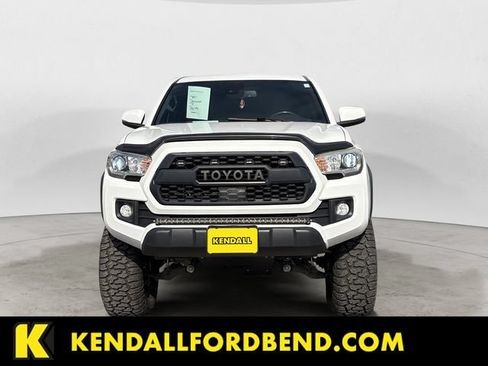 Used 2019 Toyota Tacoma TRD Off-Road w/ Technology Package AWD/4WD image 2