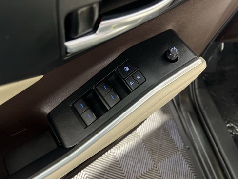 Used 2021 Toyota Highlander XLE image 15