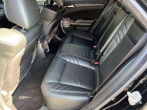 Used 2023 Chrysler 300 C image 16