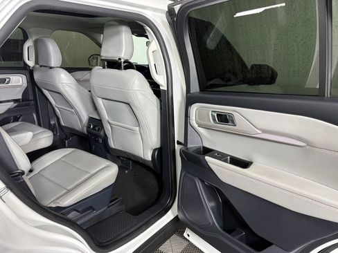 Certified 2025 Ford Explorer Active w/ Active Comfort Package AWD/4WD image 37