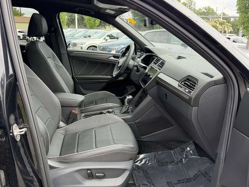 Used 2022 Volkswagen Tiguan SEL R-Line AWD/4WD image 12