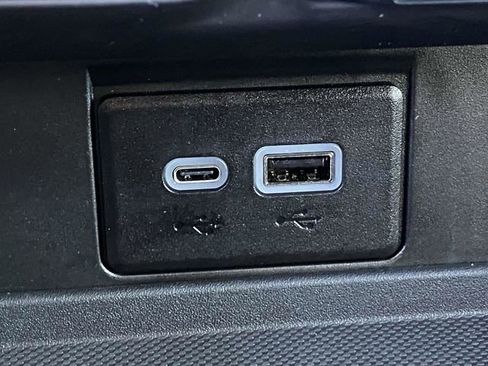 Used 2024 GMC Yukon XL SLT w/ SLT Luxury Package image 35