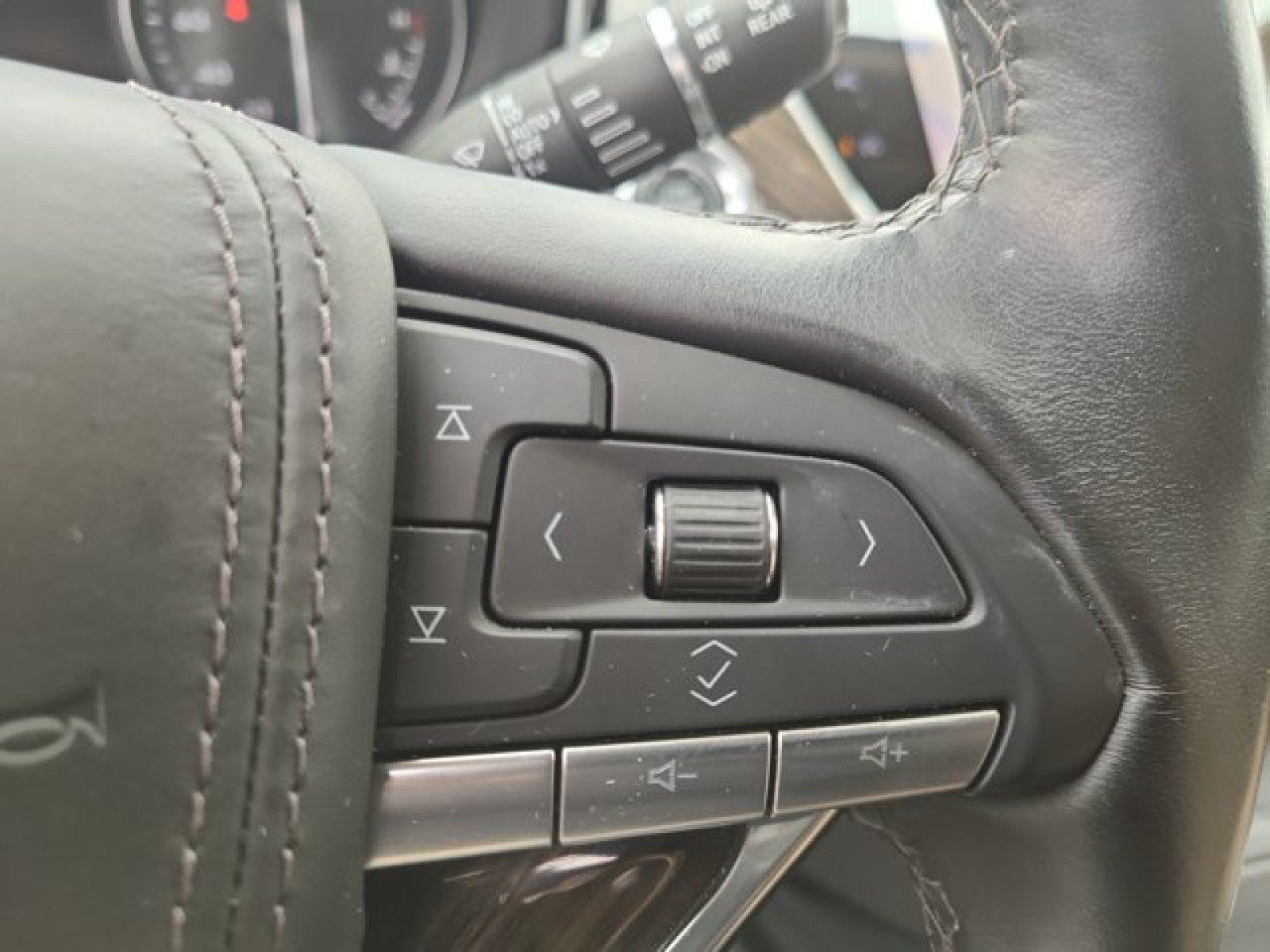 Used 2023 Cadillac XT6 Premium Luxury w/ Platinum Package FWD image 30