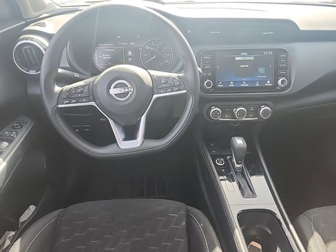 Used 2023 Nissan Kicks SV image 6