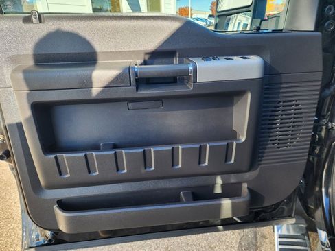 Used 2013 Ford F250 Lariat w/ Chrome Pkg image 24