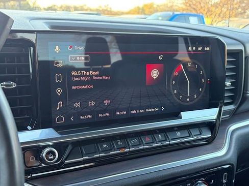 Certified 2025 GMC Sierra 1500 SLT image 12