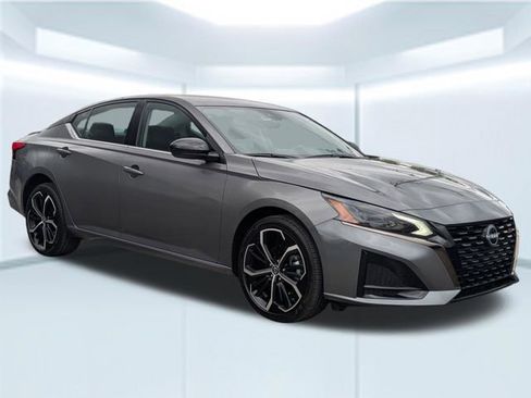 Used 2024 Nissan Altima 2.5 SR AWD/4WD image 8