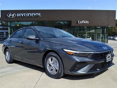New 2025 Hyundai Elantra SE