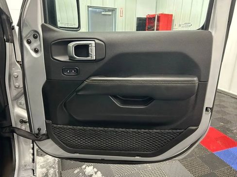 Used 2024 Jeep Wrangler Sahara image 17