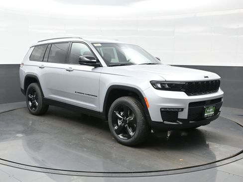 New 2025 Jeep Grand Cherokee L Limited w/ Black Appearance Package AWD/4WD image 8