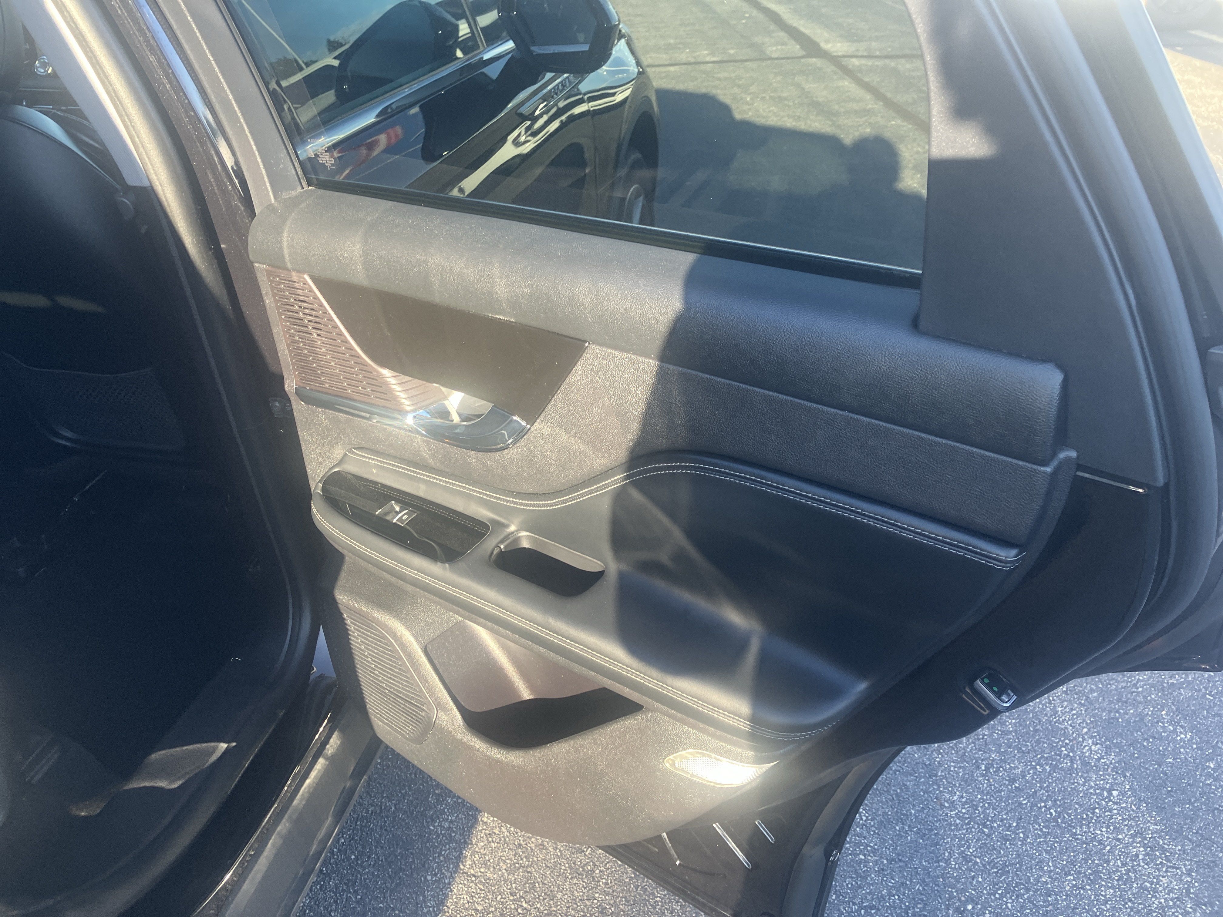 Used 2022 Lincoln Corsair AWD w/ Premium Package image 11