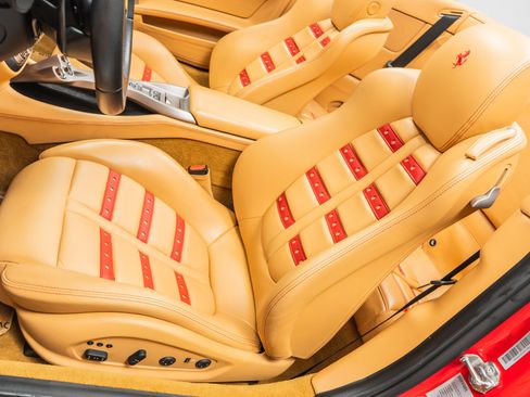 Used 2013 Ferrari California image 27