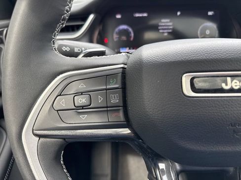Used 2023 Jeep Grand Cherokee Altitude AWD/4WD image 19