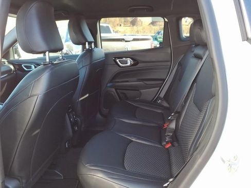 New 2026 Jeep Compass Latitude image 9