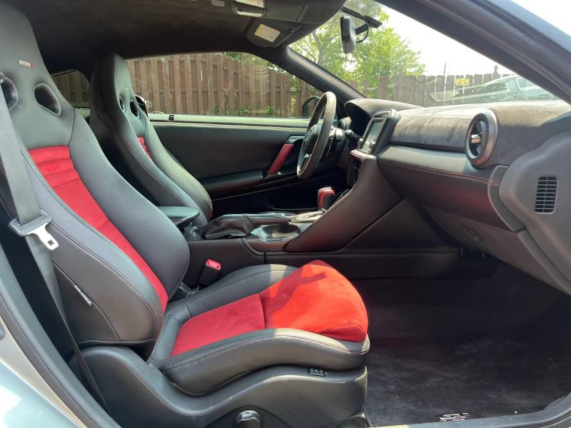 Used 2018 Nissan GT-R NISMO AWD/4WD image 18