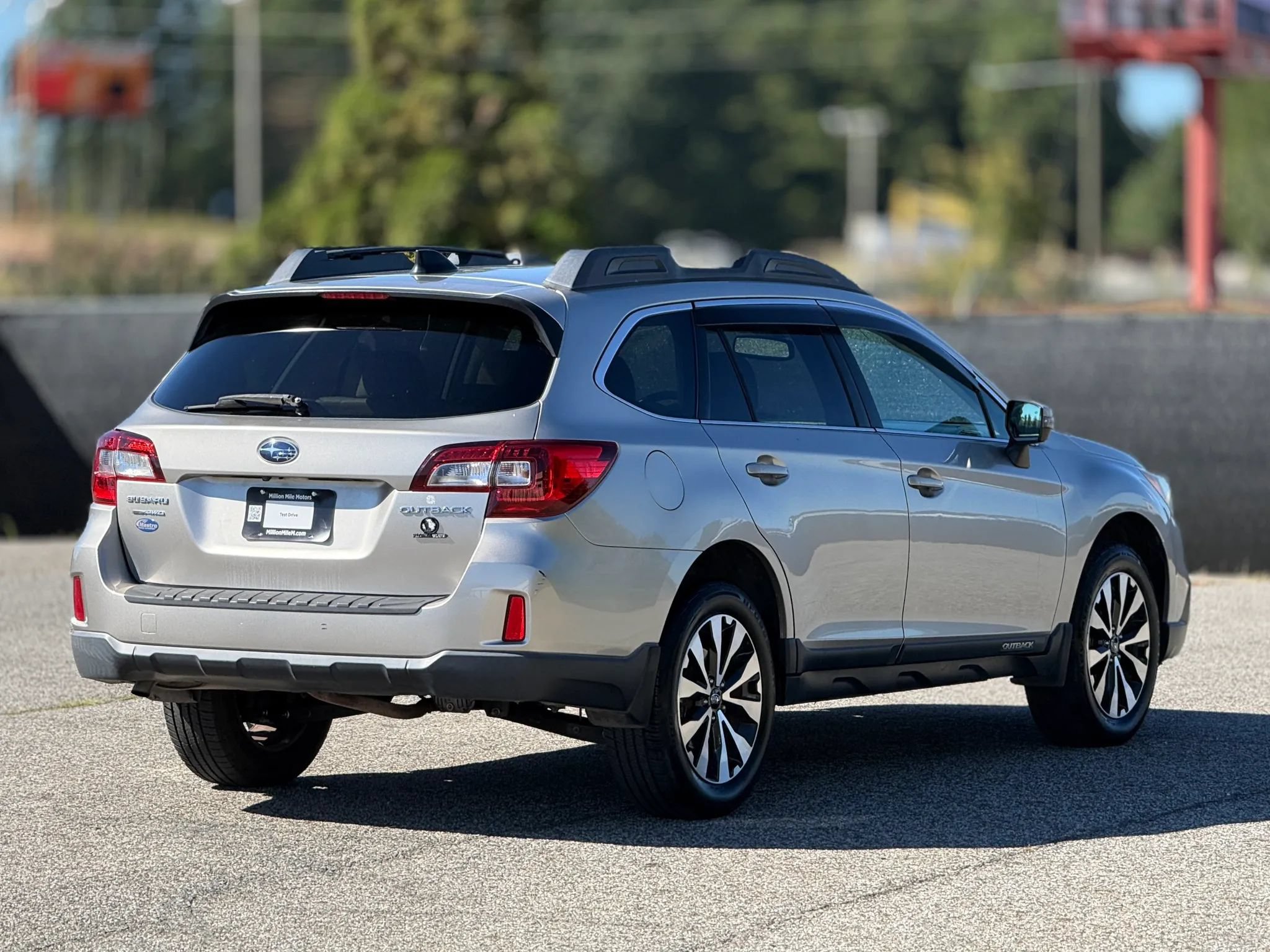 Used 2016 Subaru Outback 2.5i Limited AWD/4WD image 9