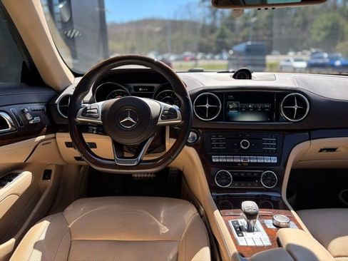 Certified 2019 Mercedes-Benz SL 550 image 22