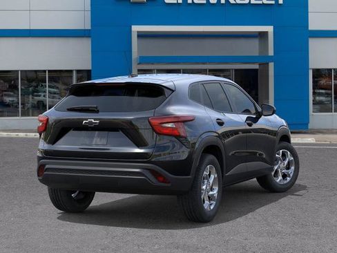 New 2026 Chevrolet Trax LS w/ LS Convenience Package FWD image 4
