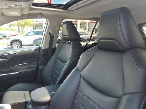 Used 2023 Toyota RAV4 XLE Premium FWD image 15
