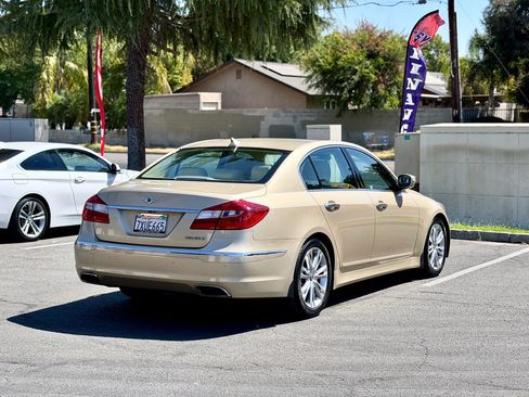 Used 2012 Hyundai Genesis 3.8 w/ Premium Pkg RWD image 4