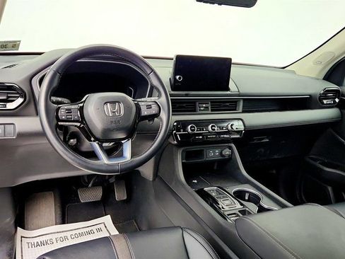 Used 2025 Honda Pilot Touring image 13