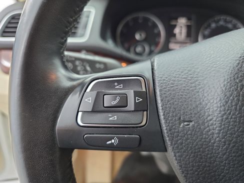 Used 2013 Volkswagen Passat 2.5 SEL Premium image 16