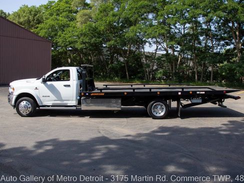 Used 2024 RAM 5500 4x4 Regular Cab image 3