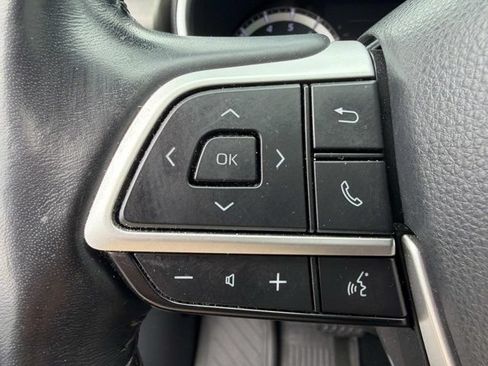 Used 2022 Toyota Highlander XLE FWD image 26