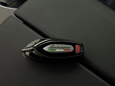 Used 2025 Lamborghini Urus SE AWD/4WD image 54
