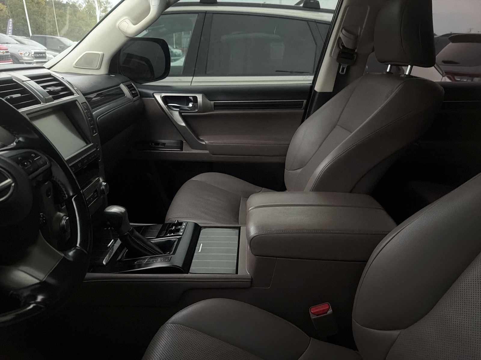 Used 2020 Lexus GX 460 Premium w/ Premium Package AWD/4WD image 4