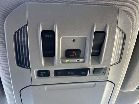 Certified 2024 Toyota Highlander XLE FWD image 42