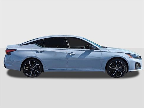 New 2025 Nissan Altima 2.5 SR image 6