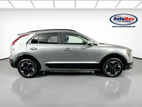 Used 2023 Kia Niro Wave w/ Wave Preserve Package FWD image 8