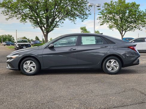 New 2026 Hyundai Elantra SE FWD image 2