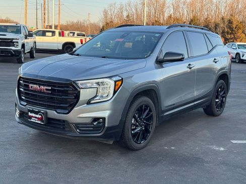 Used 2023 GMC Terrain SLT w/ Elevation Edition image 11