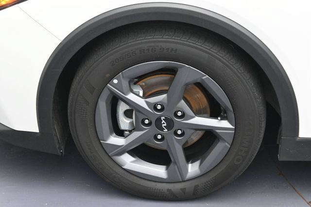 Used 2025 Kia K4 FWD image 7