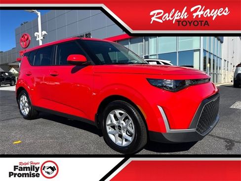 Used 2023 Kia Soul LX w/ LX Technology Package image 1