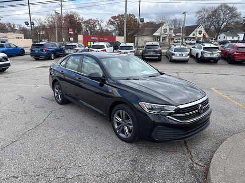 Certified 2023 Volkswagen Jetta SE image 4