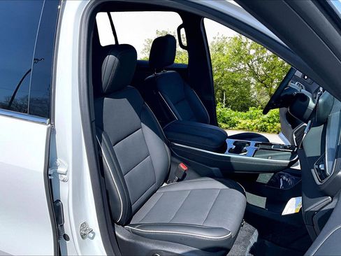 Used 2026 Buick Enclave Preferred image 7